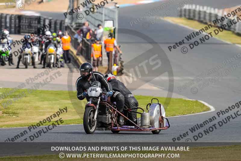 Vintage motorcycle club;eventdigitalimages;mallory park;mallory park trackday photographs;no limits trackdays;peter wileman photography;trackday digital images;trackday photos;vmcc festival 1000 bikes photographs